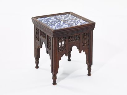 TABLETTE SYRIENNE en bois sculpté avec plateau...
