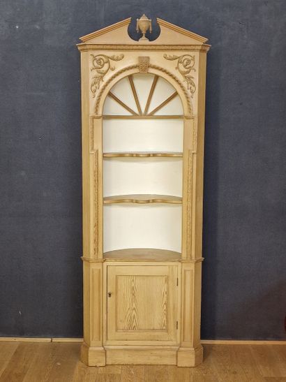 ALCOVE ENCOIGNURE in the Neoclassical style...