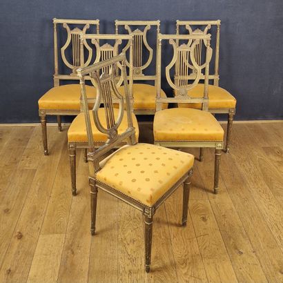 SUITE DE 6 CHAISES A DOSSIER PLAT ajouré...
