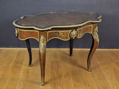TABLE BUREAU MOUVEMENTE in the Napoleon III...