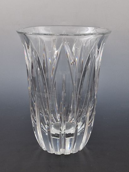 BACCARAT - Horned VASE Circa 1970 in cut...