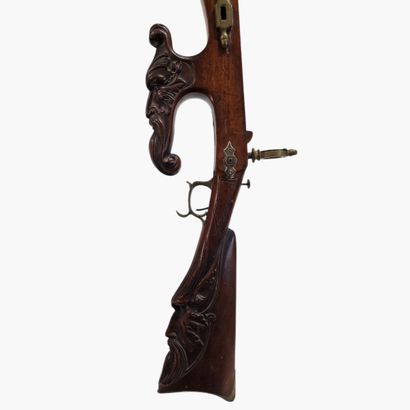 HUNTING BOW 
Iron stirrup and bow (string...