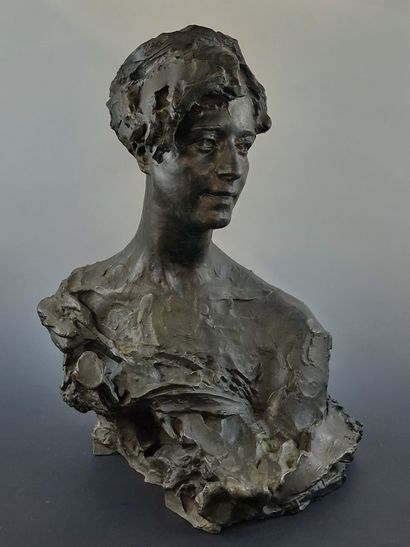 IMPORTANT BUST OF A YOUNG WOMAN Circa 1900...
