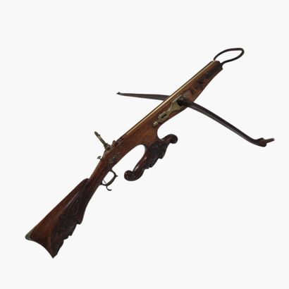 HUNTING BOW 
Iron stirrup and bow (string...