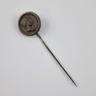Silver-plated CRAVATE EPINGLE, inlaid with...