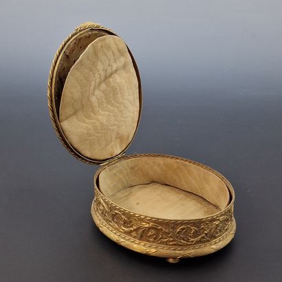 COFFRET A BIJOUX OVALE de Style Louis XVI...