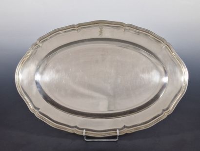 PLAT OVALE à bord mouvementé en argent 800...