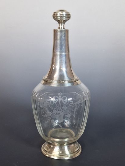 CARAFE A ALCOOL ET SON BOUCHON en cristal...