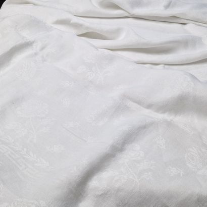 RECTANGULAR NAPPE in white thread damask...