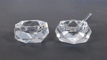 BACCARAT PAIRE DE SALERONS in cut white crystal...