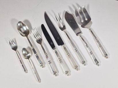 MENAGERE DE COUVERTS ET DE COUTEAUX 104 PIECES...