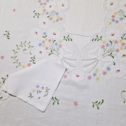 RECTANGULAR NAPPE AND 12 TOWEL TAPES in organza...