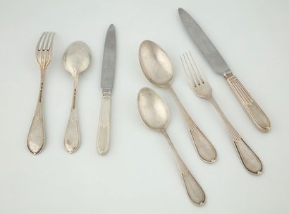PARTIE DE MENAGERE DE COUVERTS ET DE COUTEAUX...