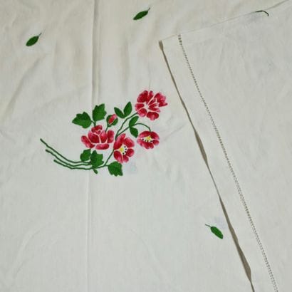 RECTANGULAR NAPPE in Art Deco white linen...