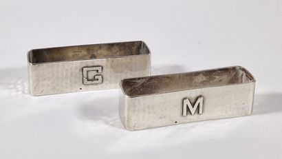 PAIRE DE COULANTS DE SERVIETTE en argent...