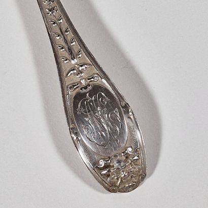 SUITE DE 10 CUILLERES DE TABLE en argent...