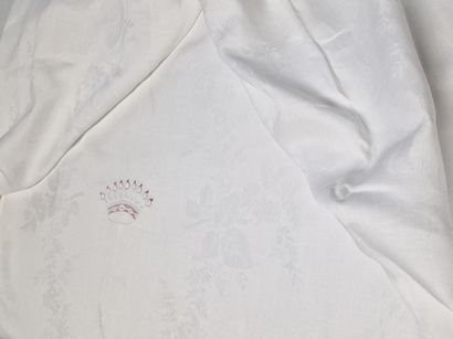 TRES GRANDE ET BELLE NAPPE rectangulaire...