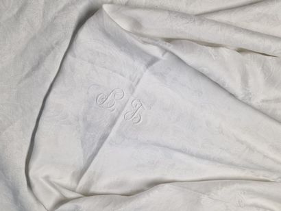 RECTANGULAR NAPPE in white thread damask...