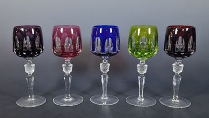 SUITE DE 12 VERRES A VIN DU RHIN à buvant...