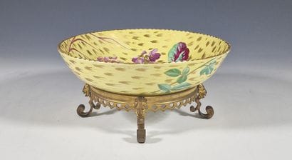 COUPE A FRIANDISES RONDE à bord crénelé en...