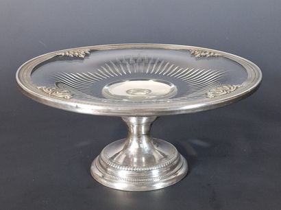 ROUND CUP ON PIEDOUCH in fluted cut white...