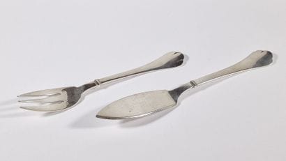 SUITE DE 3 COUVERTS A POISSON en argent Minerve...