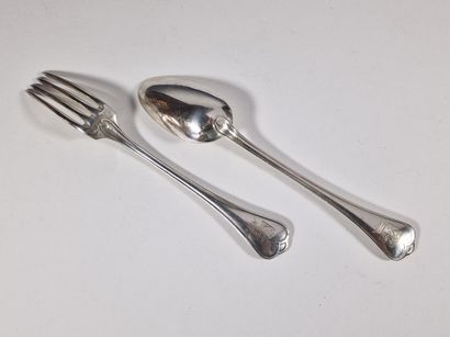 SUITE DE 12 COUVERTS DE TABLE en argent Minerve...