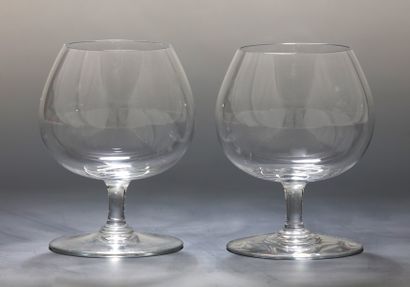 BACCARAT - SUITE DE 6 VERRES A ALCOOL BALLON...