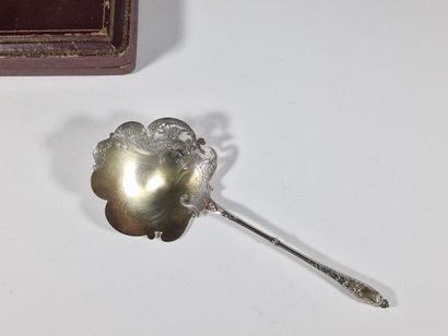 Supposed silver and vermeil 800 Millièmes...
