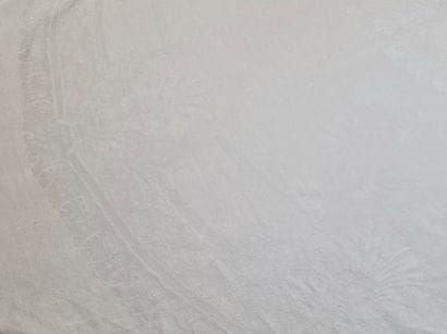 OVAL NAPPE in white thread damask from the...