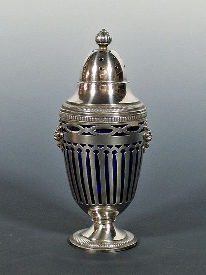 SAUPOUDREUSE en forme de vase antique en...