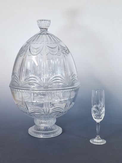 Ovoid champagne fountain on round base in...