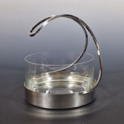 TABLE CUP OR JARDINIERE in plain silver-plated...