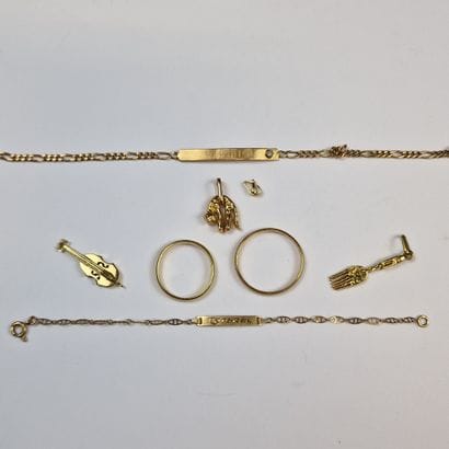 6 BIJOUX d'Epoque XXème Siècle en or jaune...