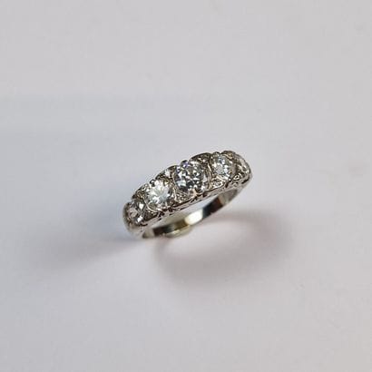 BAGUE JARRETIERE de la Première Moitié du...