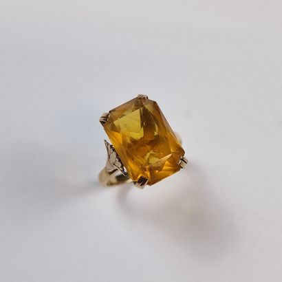 Mid-20th century COCKTAIL RING in pink gold...