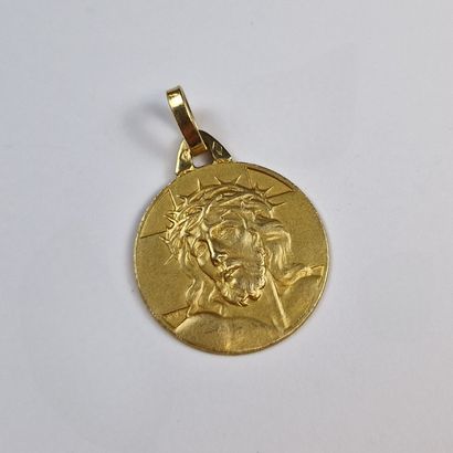 RELIGIOUS MEDAL Circa 1980 in yellow gold...