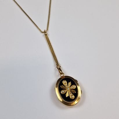 COLLIER A MEDAILLON PORTE-PHOTO de la Première...
