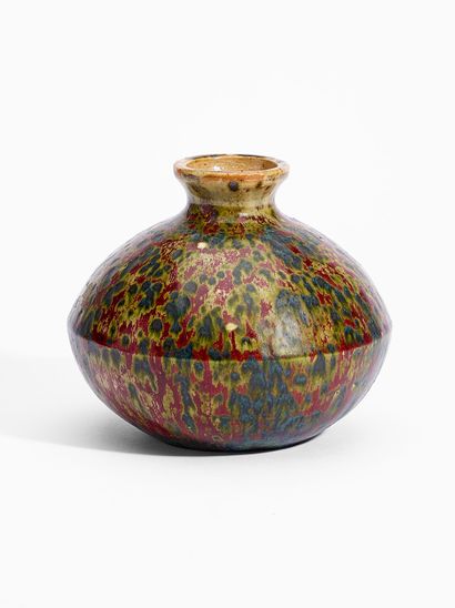 Attributed to Pierre Adrien DALPAYRAT (1844-1910)
Stoneware...