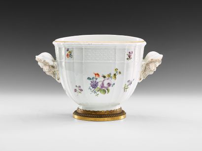MANUFACTURE OF MEISSEN - 18th Century
Large...