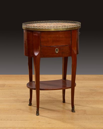 TABLE dite CHIFFONNIERE, Transition des Epoques...