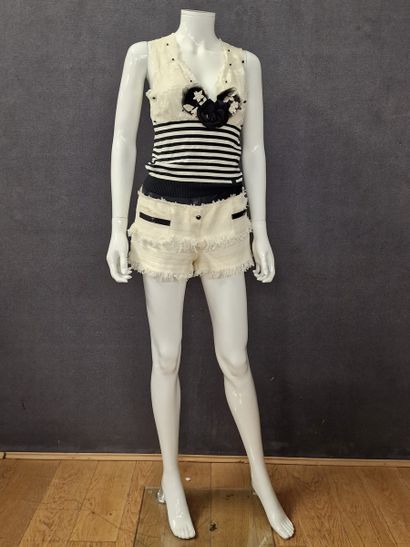 CHANEL X Karl Lagerfeld - ENSEMBLE composé...