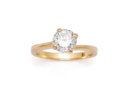 Solitaire ring in 750 thousandths gold, set...
