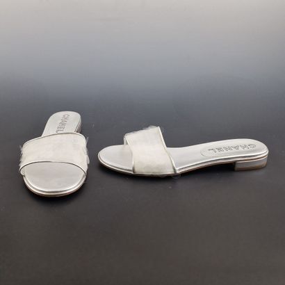 CHANEL - PAIR OF NU PIEDS in silver metallic...