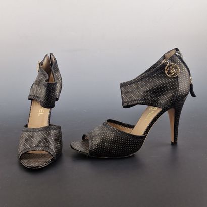 CHANEL - PAIR OF SANDALS in black lambskin...