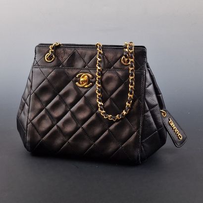CHANEL Circa 1996 - 18cm BAG in black quilted...