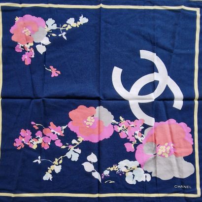 CHANEL - POCHETTE en voile de coton marine...