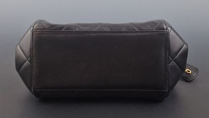 CHANEL Circa 1996 - 18cm BAG in black quilted...