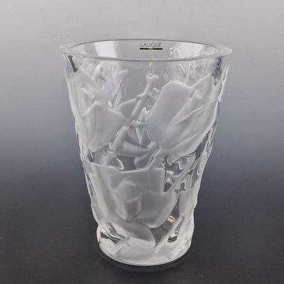LALIQUE FRANCE - VASE MODELE 