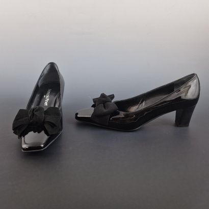 Françoise PINET - Pair of black patent leather...